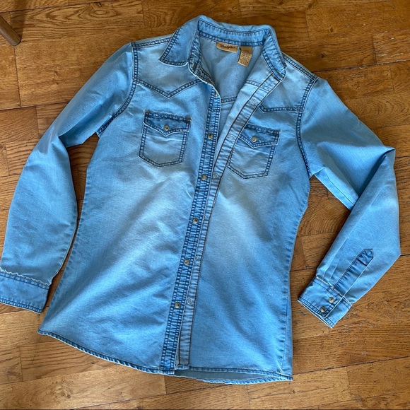 Wrangler pearl snap light wash denim - Picture 1 of 3